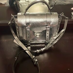 MICHAEL KORS Manhattan metallic silver crossbody